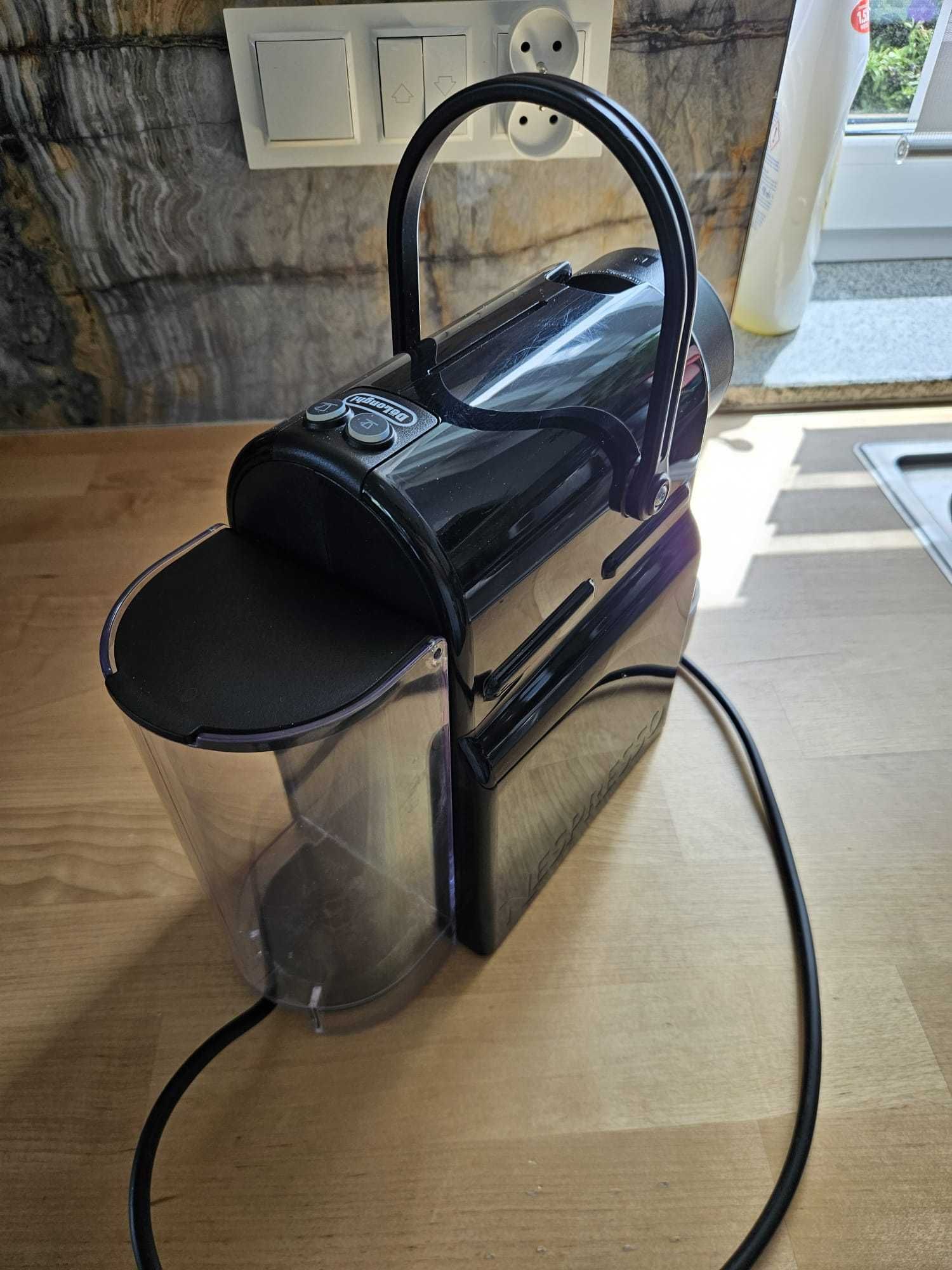 Ekspres do kawy na kapsułki DeLonghi Nespresso Inissia EN80.B + GRATIS