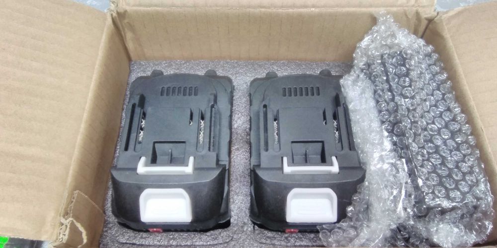 Pacotes de 2 baterias 18V, 22,5 AMPERES,e 1 carregador, NOVO