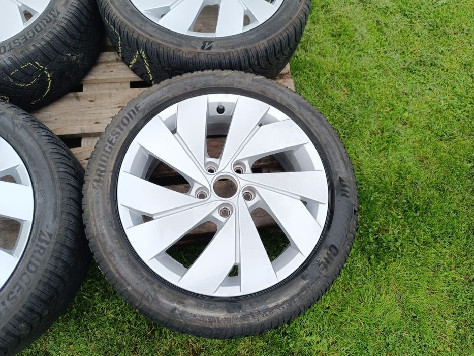 Felgi Golf 7/8 205/50r17 Bridgestone Blizzak LM005