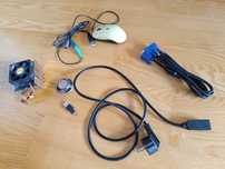 Kabel VGA, kabel zasilający, głośnik, przejściówka USB mysz Logitech