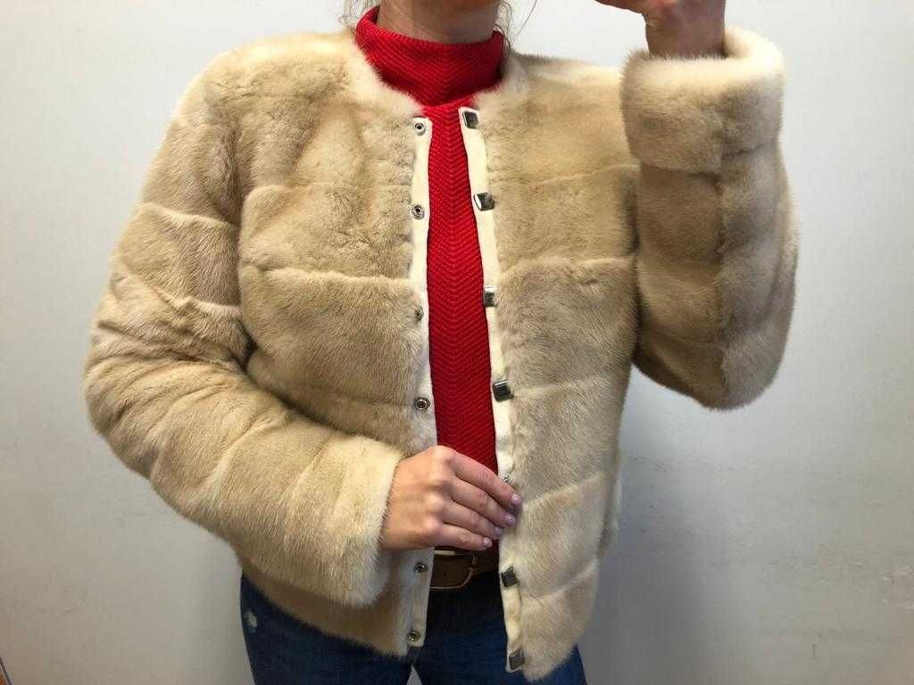 Eleganckie nowe futerko z norki jasne.