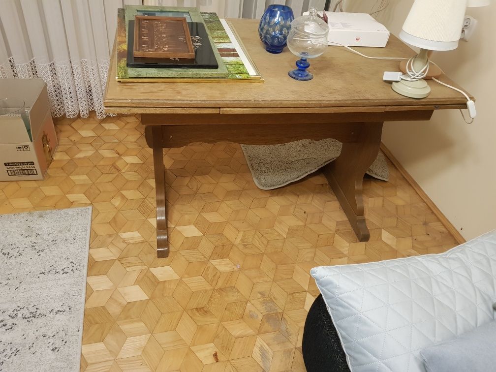Solidny stół rozkładany