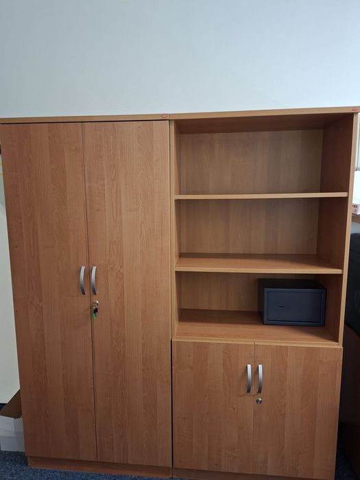 Zestaw 2 szaf biurowych z sejfem