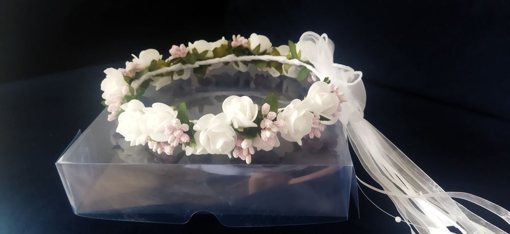 Piękny wianek komunijny, białe różyczki, gratis rękawiczki