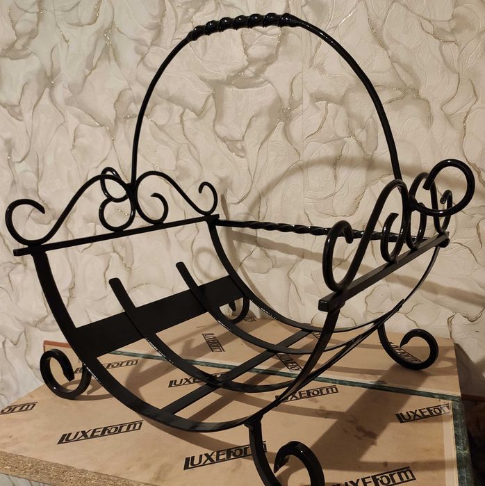 Кована дровниця для камiну ,мангалу печi або котла .