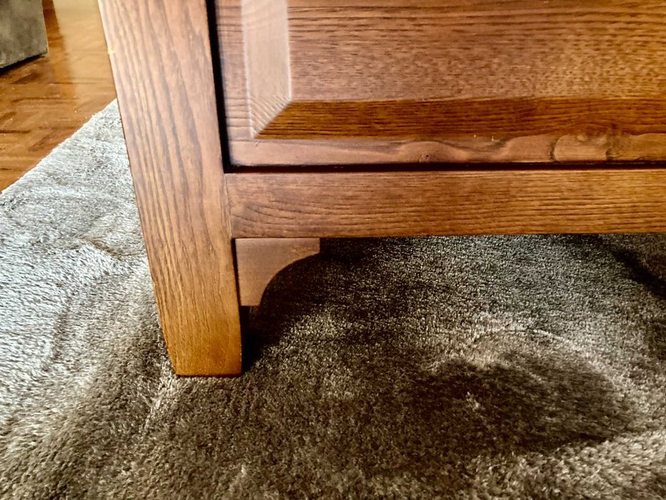 Mesa de sala de madeira de nogueira com vidro