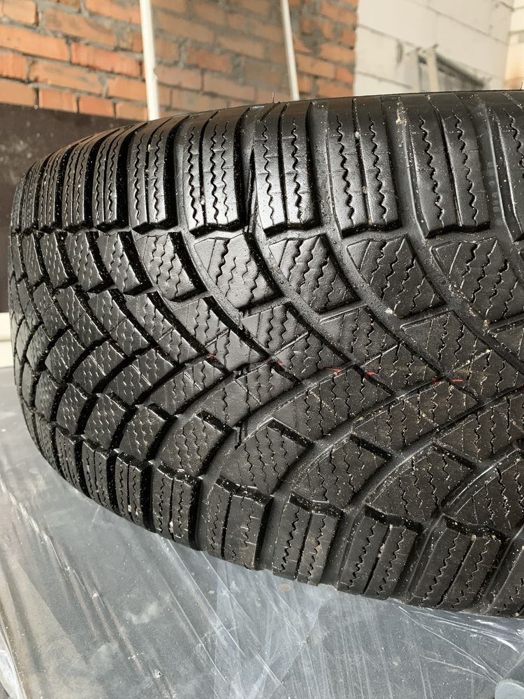 Продам зимову шини Bridgestone Blizzak 235/60 R18