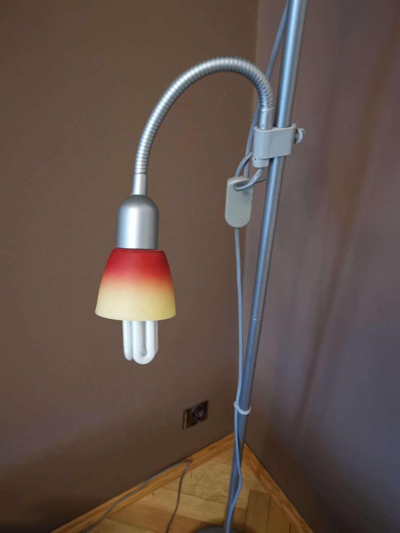 Lampa stojąca z 2 kloszami