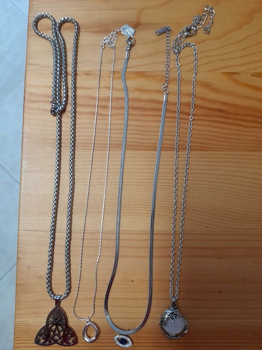 Colares novos para senhora
