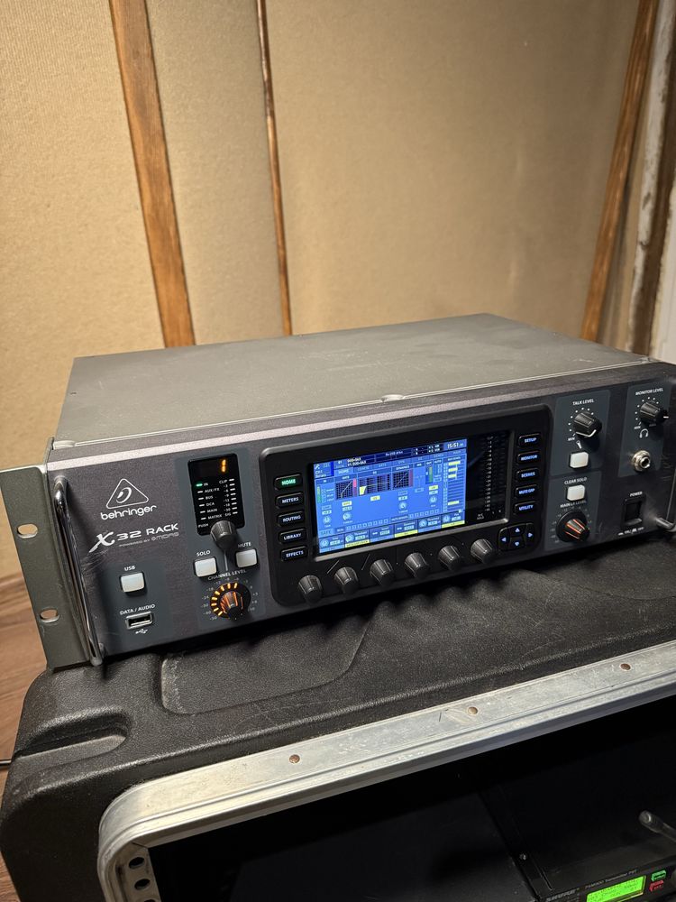 Behringer x32 rack
