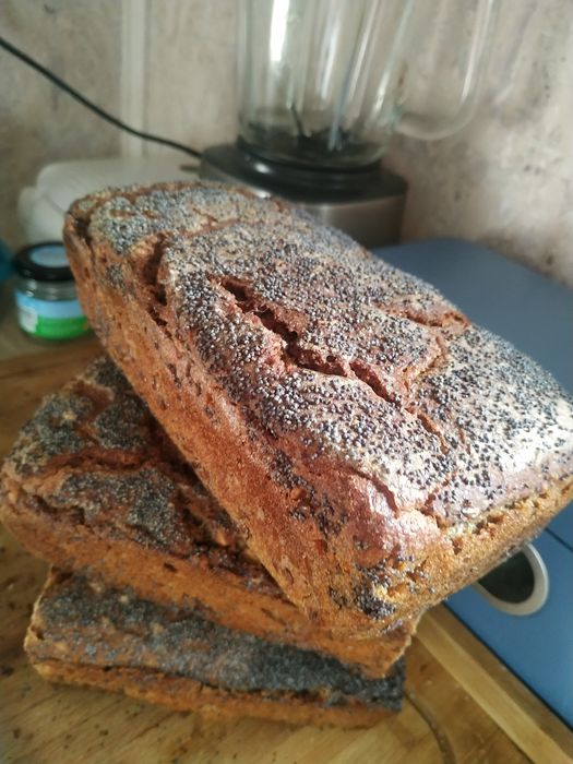 Chleb chleby z mąki BIO domowej roboty na zakwasie 100%