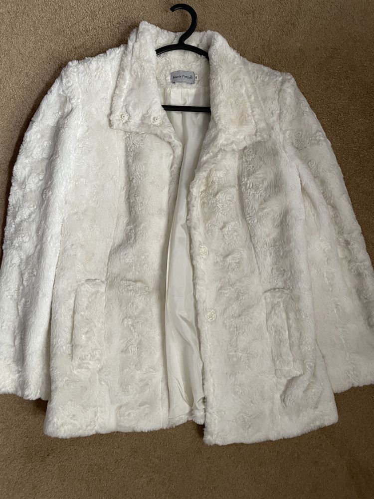 Casaco em pêlo artificial branco /creme