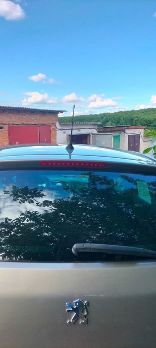 Чудовий автомобіль кросоверр.