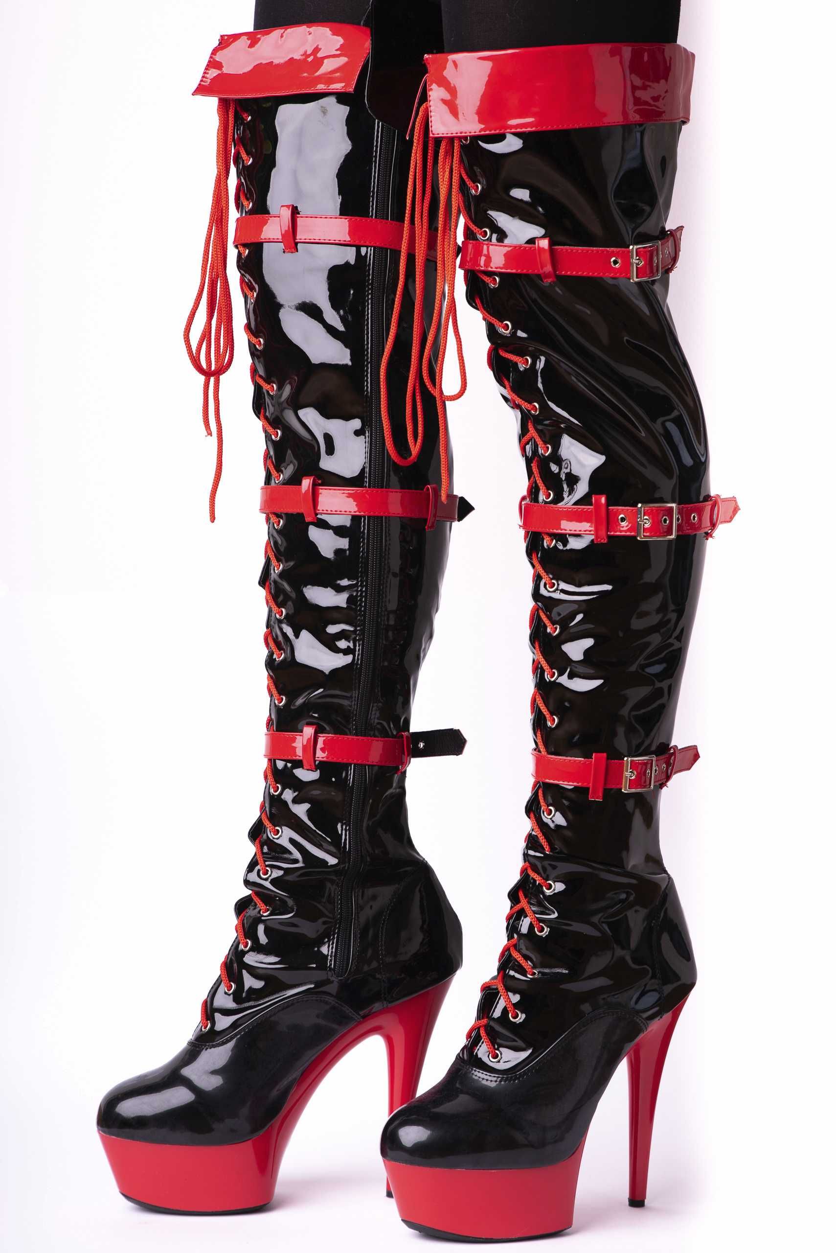 Buty kozaki czerwone czarne erotyczne wiązane błyszczące platformy 44