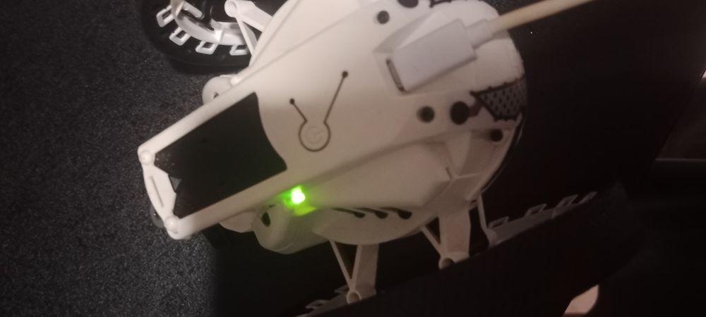 Parrot mini dron jumping sumo