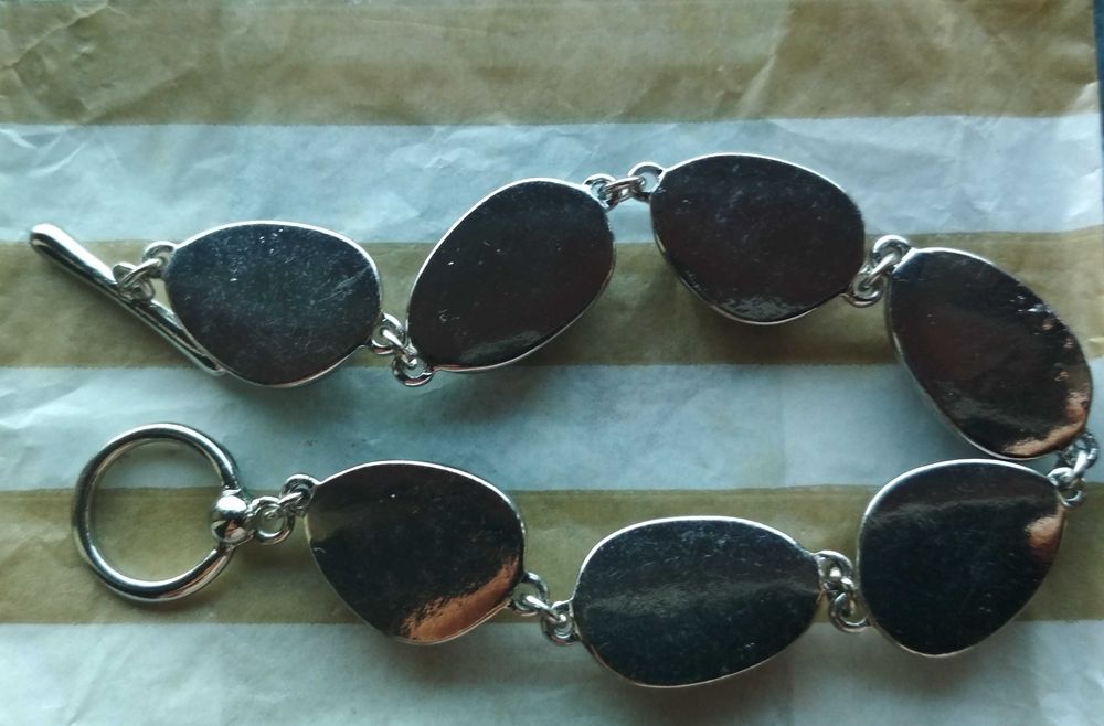 Pulseira feminina preta e prateada