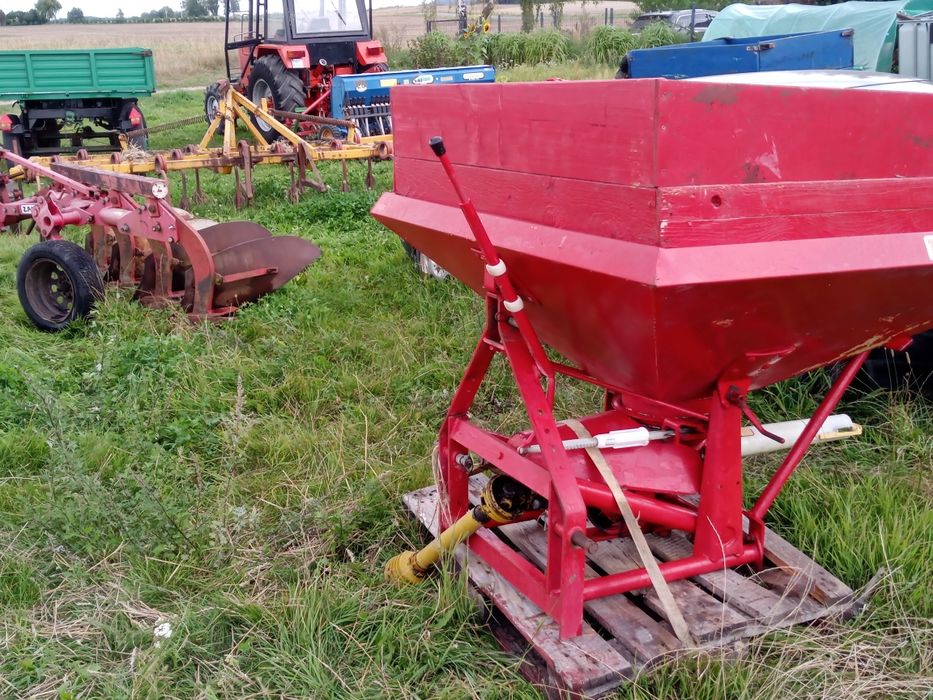 Rozsiewacz nawozu i inne 600 kg