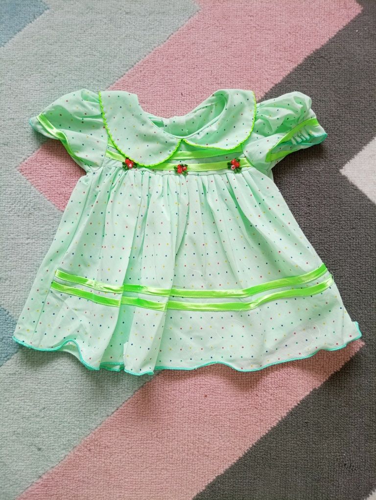 Śliczna sukienka dla niemowlaka