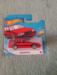 Czerwone Volvo Hot Wheels