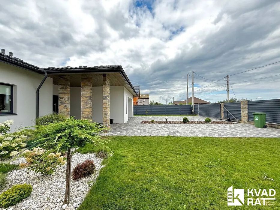 Продаж одноповерхового будинку з басейном та ділянкою 13.5 сот