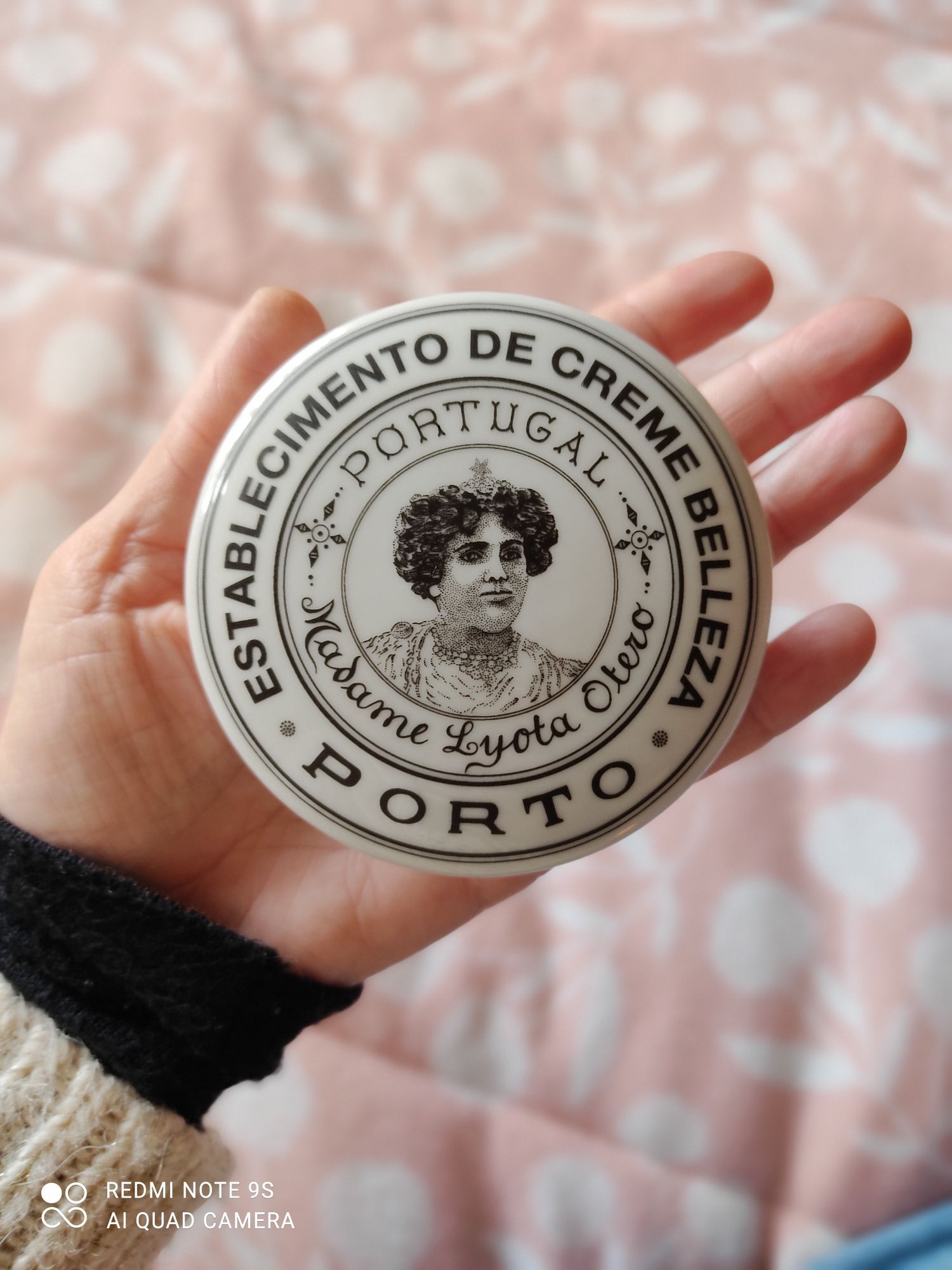 Tampa de creme de beleza em porcelana reprodução arqueológica