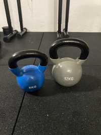 Kettlebells de 8kg e 12kg