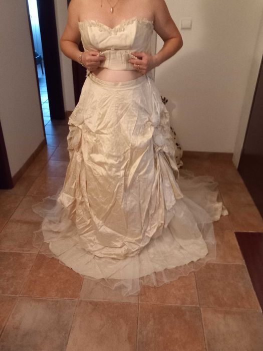 Courpete e saia de noiva