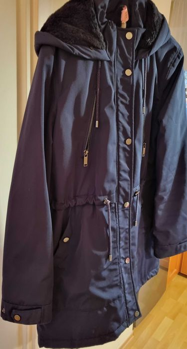 Granatowa zimowa kurtka z kapturem