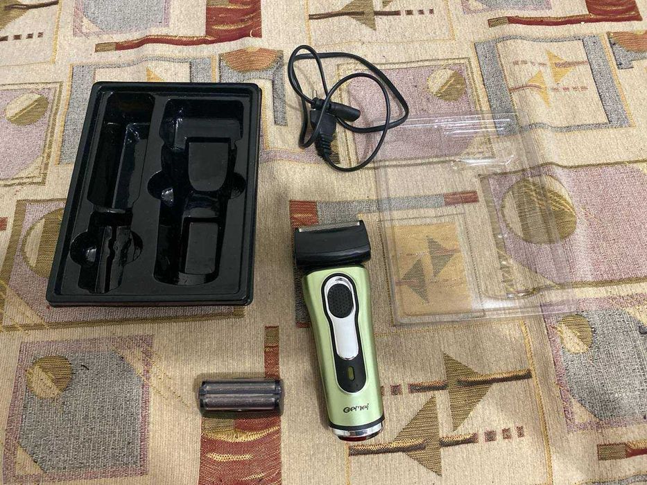 Електробритва з тримером Gemei GM-7110 для чоловіків