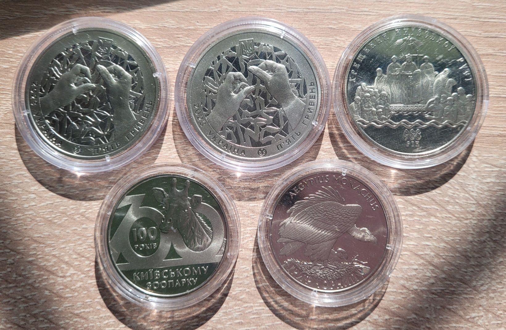 Срібні монети України (4шт) і світу (8шт) плюс нельзибер (7шт) разом.