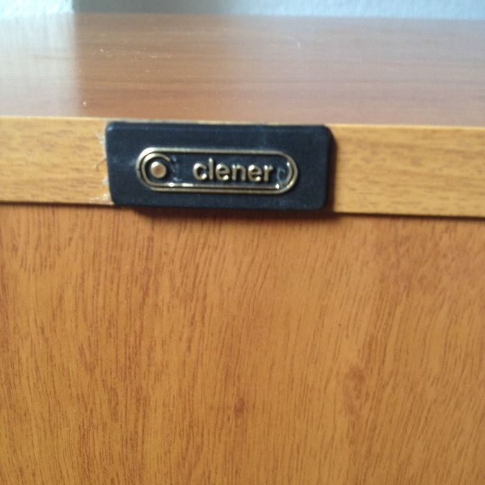 Móvel rotativo em bom estado