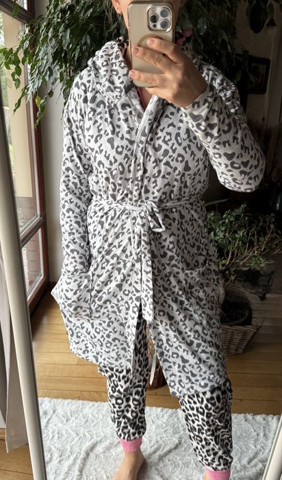 Śliczny szlafroczek i piżamka w panterkę  jak Nowe !