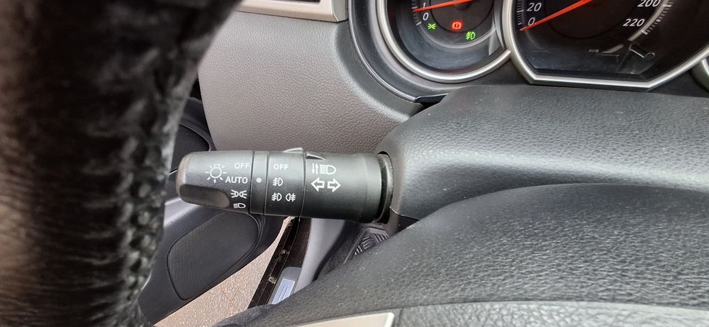 легковий автомобіль Нісан Тііда