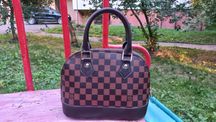 Сумка Луї Віттон Louis Vuitton з золотими аксесуарами,червона всередин