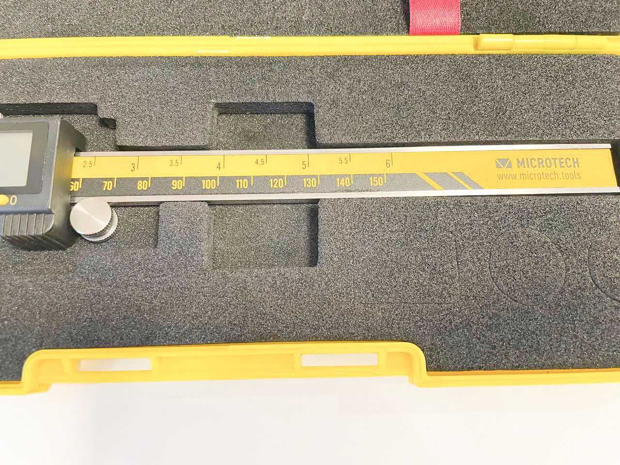 Штангенциркуль цифровий універсальний MICROTECH IP54