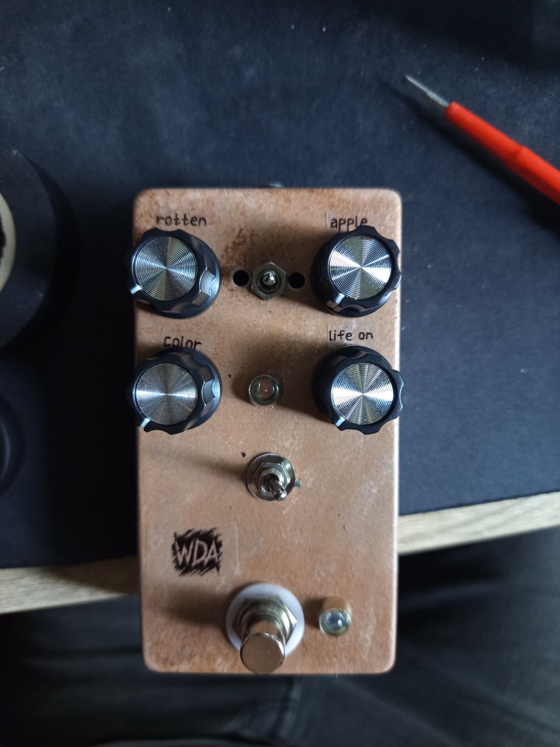 Wda - rotten apple life on fuzz efekt gitarowy