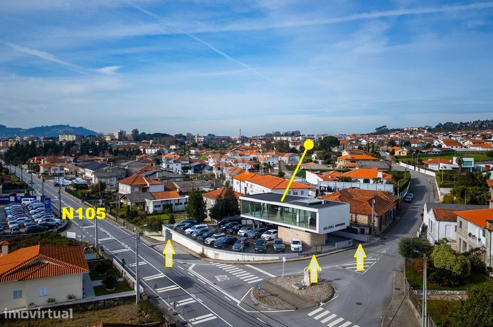 Pavilhão/ Edifício para Comércio e Serviços em Lordelo, Guimarães