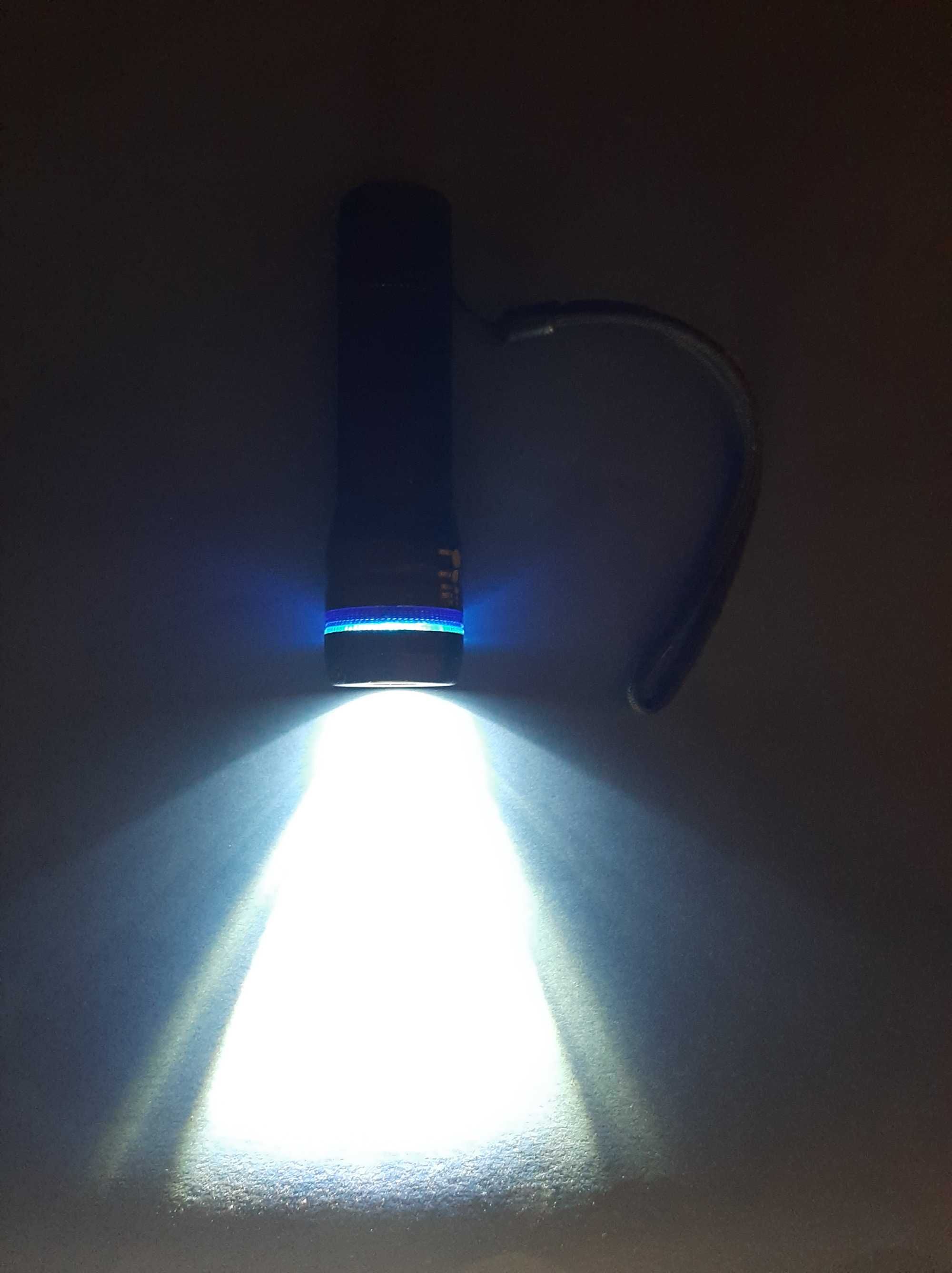 Lanterna led com carregador
