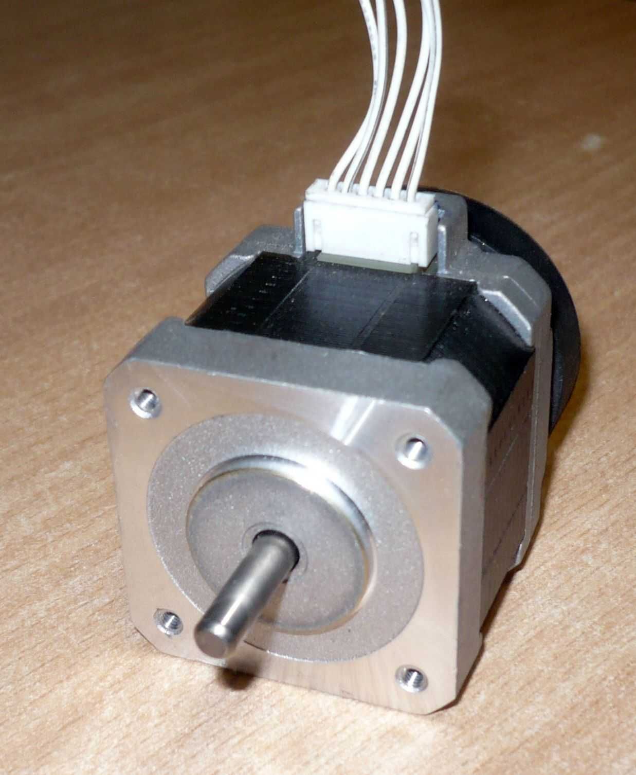 Silnik krokowy-SHINANO KENSHI-6V/1,4A/1,8 step + przewody.CNC