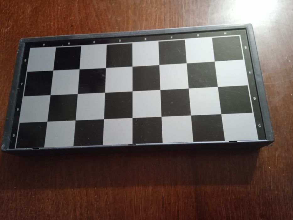 Шахматы б.у 2 шт.