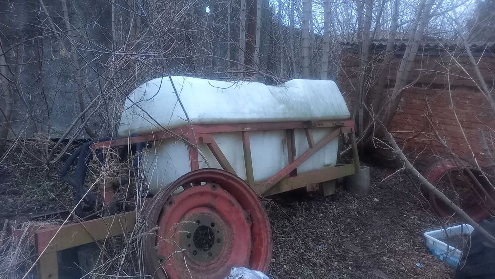 Ємність від оприскувача.