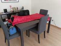 Mesa de madeira extensível com 4 cadeiras