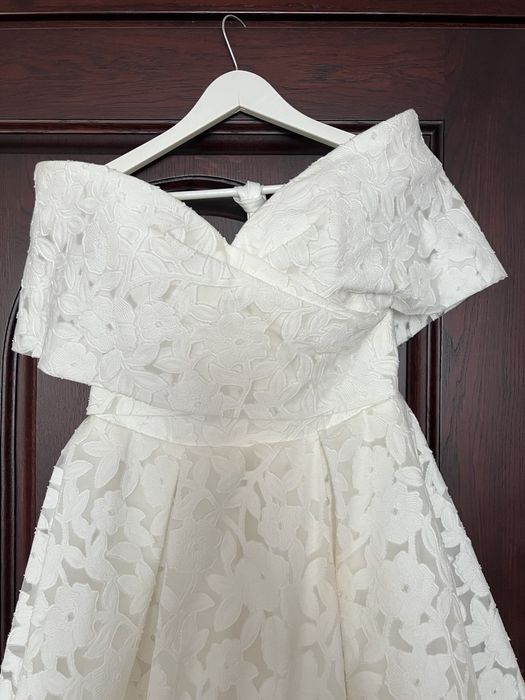 Весільна сукня або вечірня