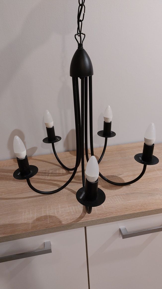 Lampa, żyrandol świecznikowy ikea czarny z żarówkami LED