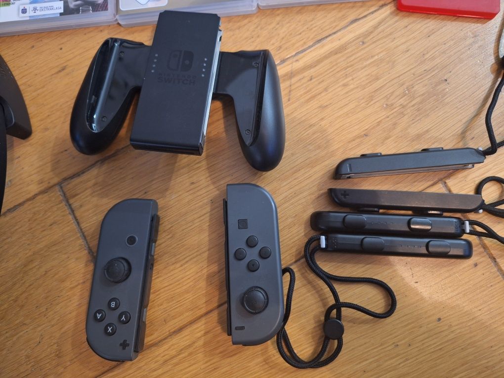 Konsola Nintendo Switch - zestaw z grami, kartą pamięci