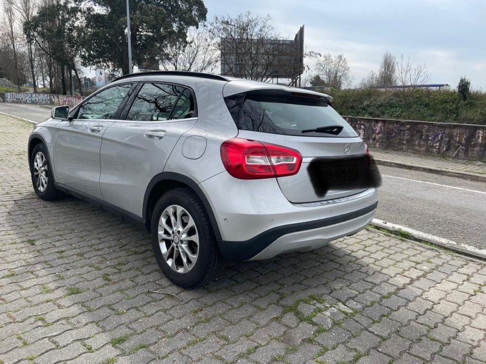 Mercedes GLA 180D Urban - semi-novo Novo Preço