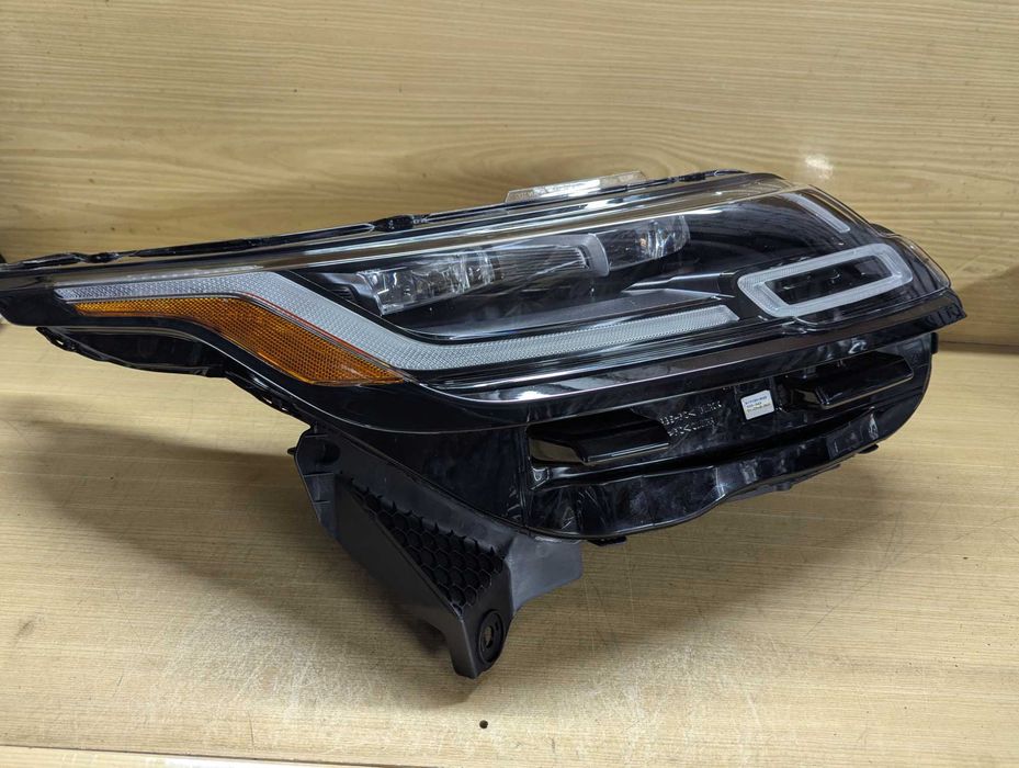 Фара права Range Rover Velar