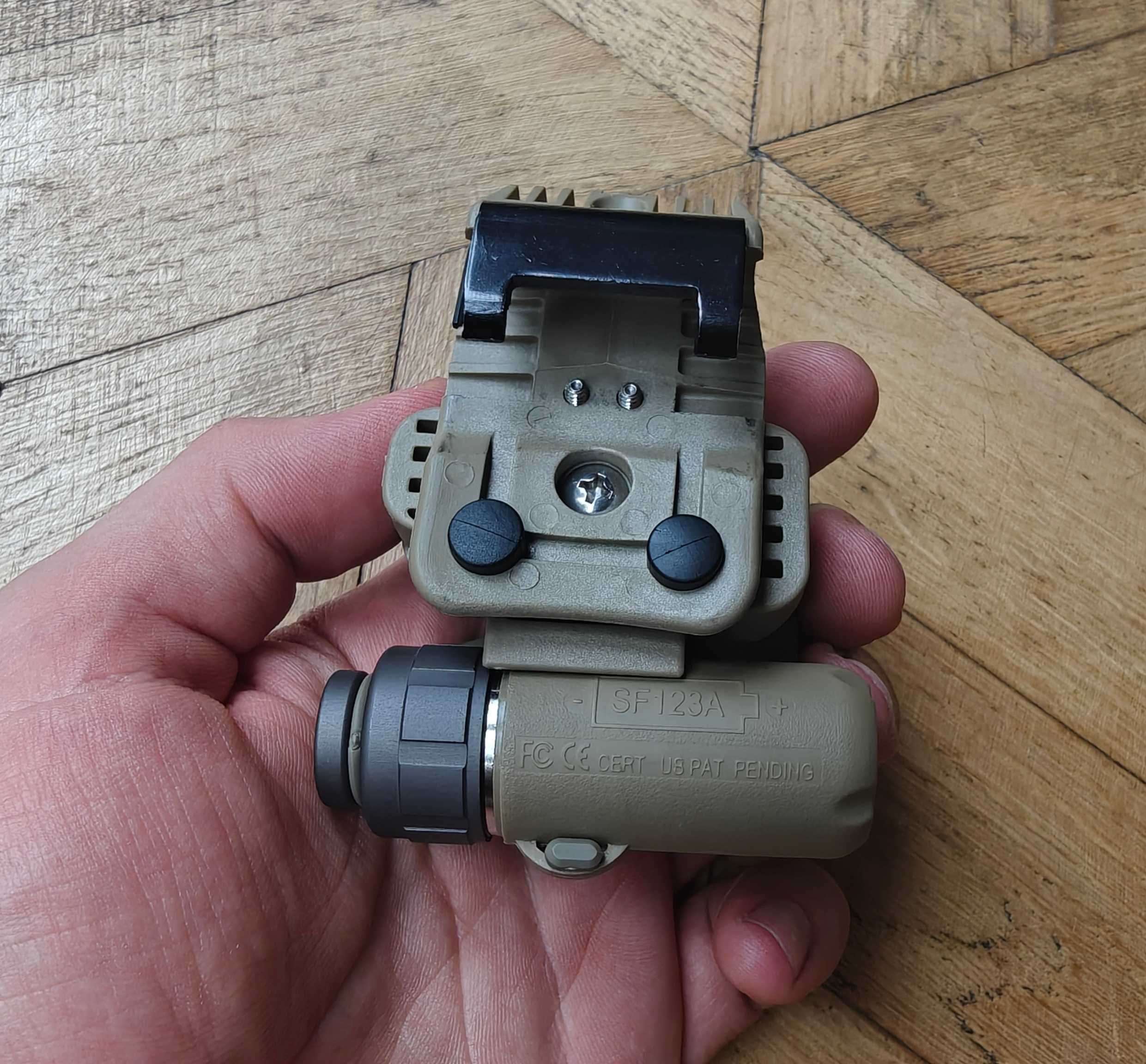 Latarka Surefire HL-1 na hełm RED/WHITE/IR HL1-C-TN
