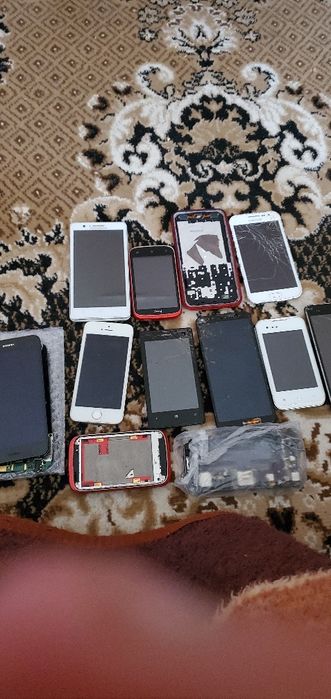 Лот смарфонів iphone