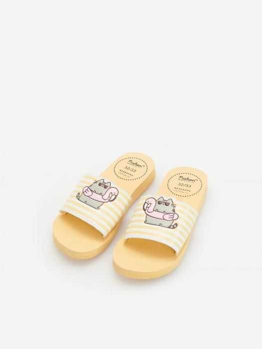 Шльопанці з аплікацією Pusheen reserved